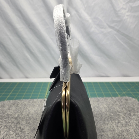 NWT Coach KISSLOCK 16 Black & Brass - Picture 11 of 17